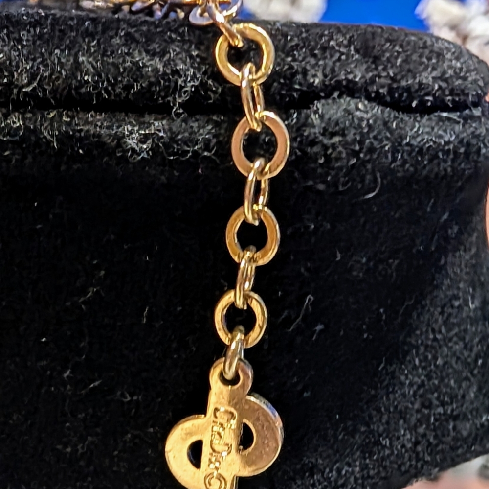 Christian Dior Vintage "V" Gold Necklace With White And Red Crystals - Picture 6 of 8